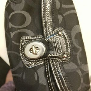 Coach wristlet black